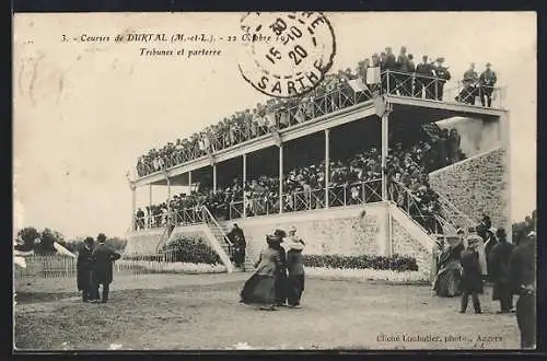 AK Durtal, Courses de chevaux, tribunes et parterre animés