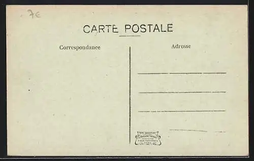 AK Doué-la-Fontaine, Place Saint-Pierre avec bâtiments historiques et architecture médiévale