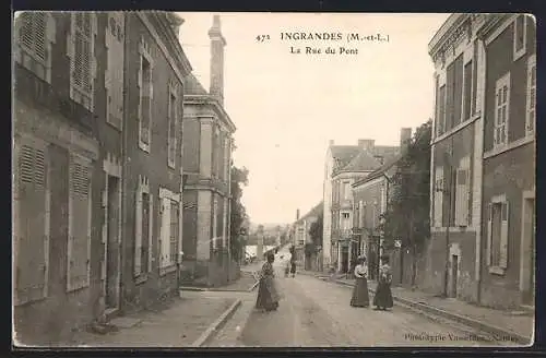 AK Ingrandes, La Rue du Pont avec passants