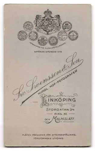 Fotografie Sw. Svensson & Son, Linköping, Storgatan 34, Porträt eines eleganten Mannes