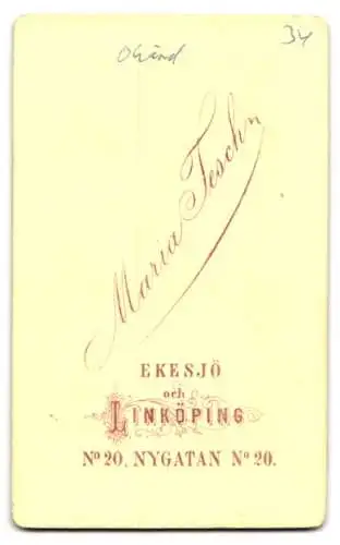 Fotografie Maria Tesch, Linköping, Nygatan 20, Frau mit elegantem Kleid