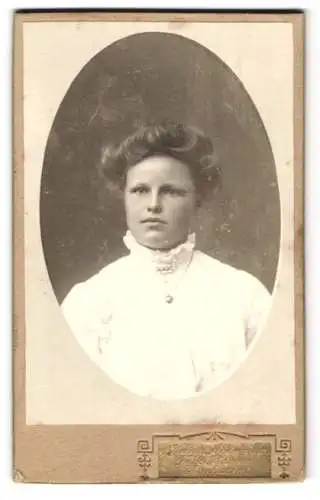 Fotografie Knut Anderson, Tidaholm, Portrait einer Frau in weisser Bluse