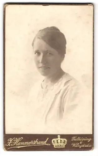 Fotografie J. H. Hammarstrand, Falköping, Portrait einer jungen Frau