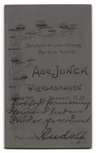 Fotografie Aug. Junck, Wilhelmshaven, Seebataillon Uffz. Rudolf in uniform mit Ordenband & Gefechtsspange