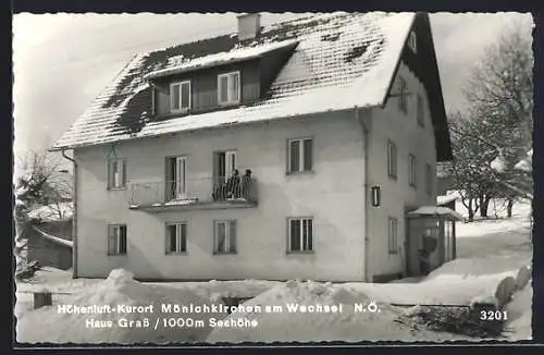 AK Mönichkirchen am Wechsel, Winterpartie am Haus Grass