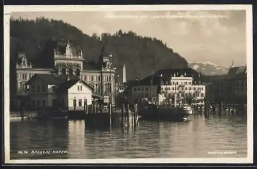 AK Bregenz, Hafen mit angelegtem Dampfer