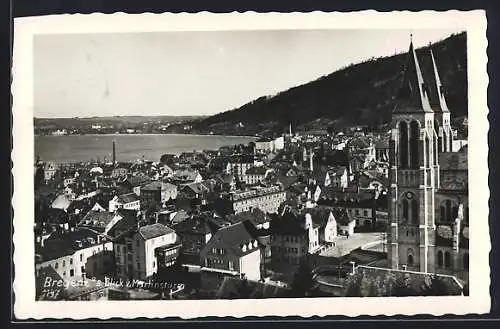 AK Bregenz, Ortspartie an der Kirche mit Bodensee im Hintergrund