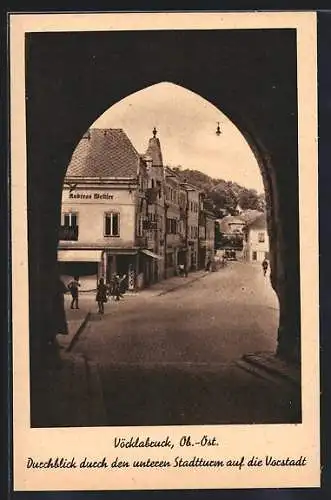 AK Vöcklabruck, Durchblick durch den unteren Stadtturm auf die Vorstadt