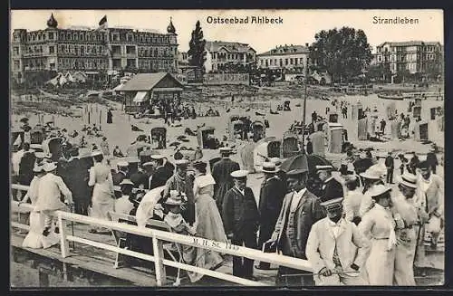 AK Ahlbeck / Ostseebad, Belebte Szene vom Strand