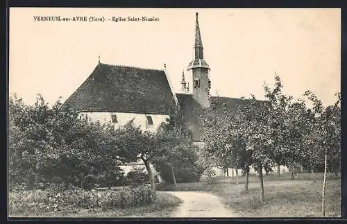 AK Verneuil-sur-Avre, Église Saint-Nicolas et son jardin environnant