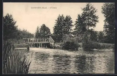 AK Garennes, L`Écluse et vue sur la rivière entourée d`arbres