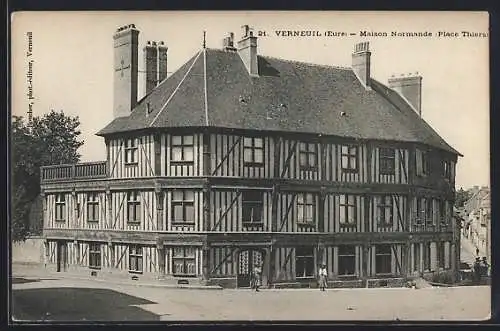 AK Verneuil, Maison Normande sur la Place Thiers