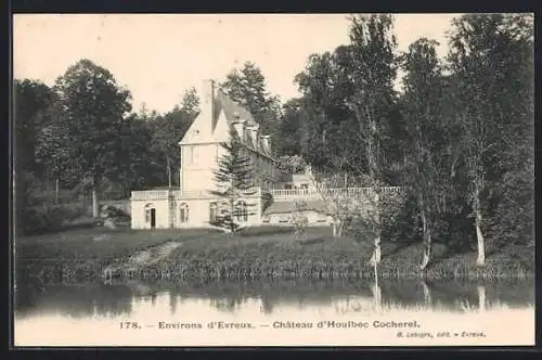 AK Houlbec-Cocherel, Château au bord de l`eau et arbres environnants