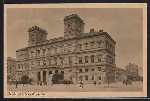 AK Wien II, Nordwestbahnhof mit Litfasssäule, Leute