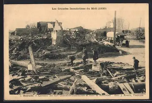 AK Reynies, Carrefour des rues General-de-Gondrecourt et route de Montauban, durch Hochwasser zerstörte Gebäude 1930