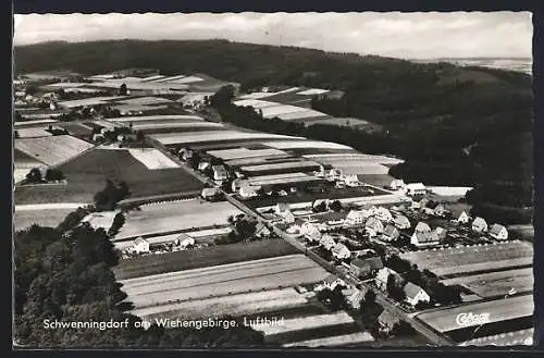 AK Schwenningdorf am Wiehengebirge, Teilansicht mit Strassenpartie, Fliegeraufnahme