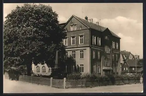 AK Fraureuth /Krs. Werdau, Mittelschule und Andreas-Hupfer-Denkmal