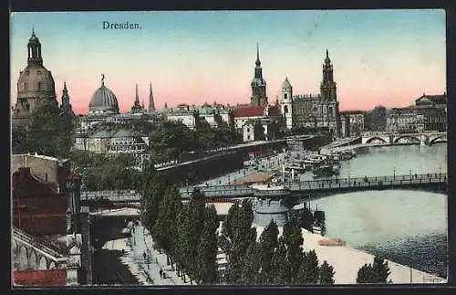 AK Dresden, Uferpartie mit Kirche und Brücke