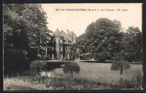 AK La Possonnière, Vue du château entouré de verdure