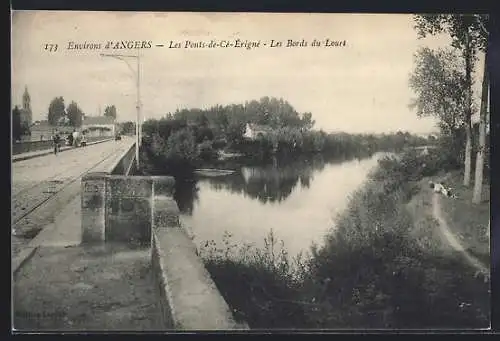 AK Les Ponts-de-Cé, Les bords du Louet et le pont en arrière-plan