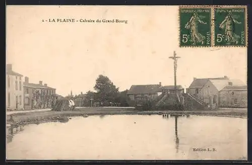 AK La Plaine, Calvaire du Grand-Bourg avec vue sur le bassin et les bâtiments environnants