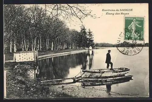 AK Longué, Étang des Hayes avec un homme sur une barque