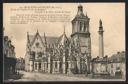 AK Beaufort-en-Vallée, L`église et la Place Jeanne-de-Laval