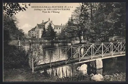 AK Begrolles-en-Mauges, Abbaye de Bellefontaine vue de l`étang avec pont et cygnes