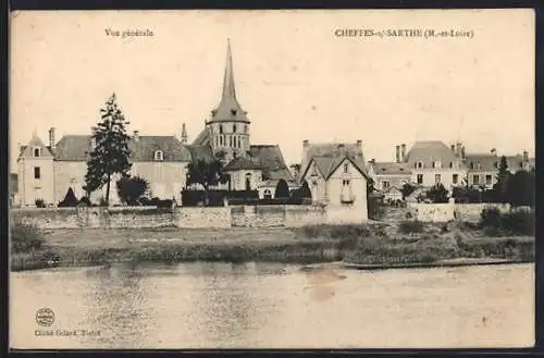 AK Cheffes-sur-Sarthe, Vue générale du village et de l`église au bord de la rivière