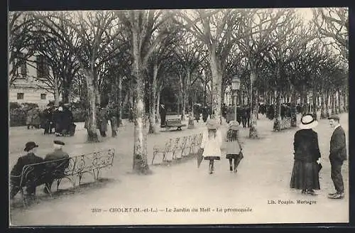 AK Cholet, Le Jardin du Mail, la promenade