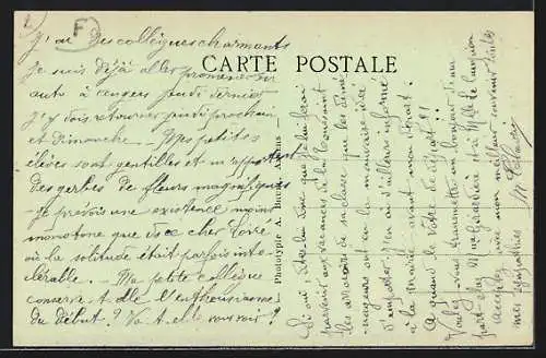 AK La Daguenière, Les Écoles et arbres devant l`entrée