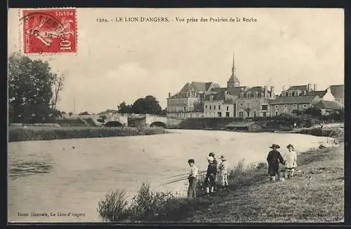 AK Le Lion-d`Angers, Vue prise des Prairies de la Roche