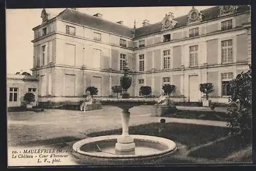 AK Maulévrier, Le Château, Cour d`honneur