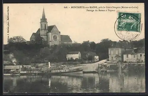 AK Montreuil-sur-Maine, Passage du bateau à vapeur devant l`église