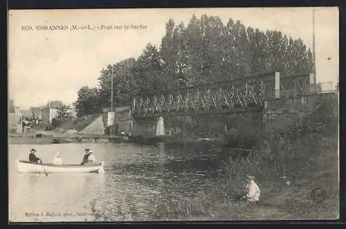 AK Morannes, Pont sur la Sarthe avec canoë et pêcheur