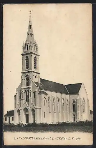 AK Saint-Sylvain, L`Église élégante avec son clocher imposant