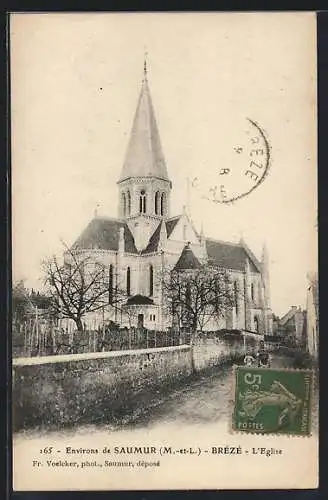 AK Brézé, L`Église et rue adjacente en hiver