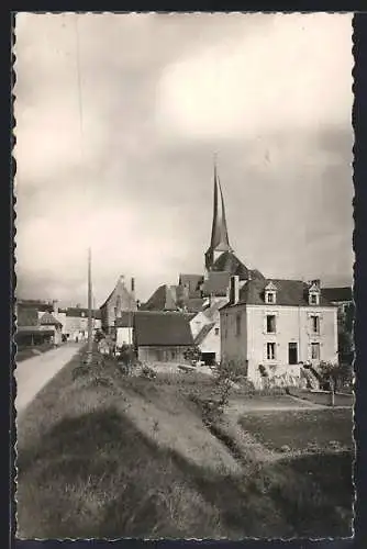 AK Bauge, Vue sur l`église et les maisons du village