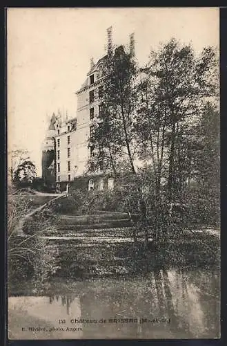 AK Brissac, Vue du château majestueux et de son parc arboré