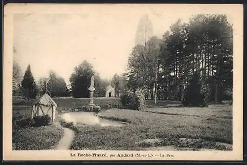 AK La Roche-Tinard, Le parc avec statue et chemin sinueux