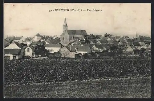 AK Beaulieu, Vue générale du village avec église et toits pittoresques