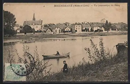 AK Bouchemaine, Vue panoramique du Bourg avec un homme et une barque sur la rivière