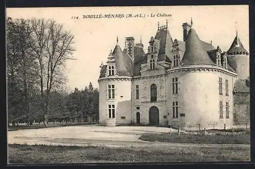 AK Bouillé-Ménard, Le Château majestueux entouré de verdure