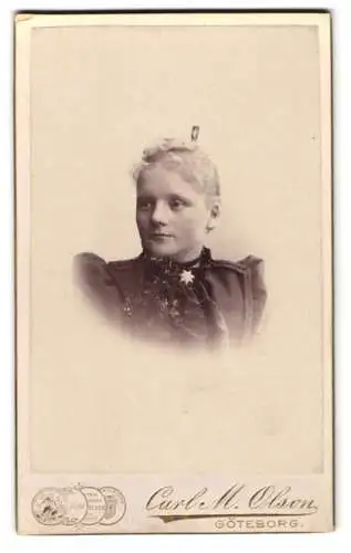 Fotografie Carl M. Olson, Göteborg, Masthuggstorget, Porträt einer Dame