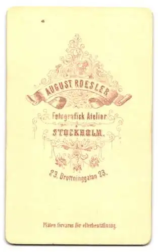 Fotografie August Roesler, Stockholm, Drottninggatan 23, Porträt einer jungen Frau