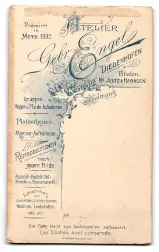 Fotografie Gebrüder Engel, Diedenhofen, Porträt einer Frau in hochgeschlossenem Kleid
