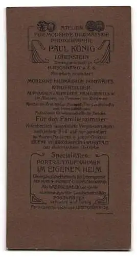 Fotografie Paul König, Lobenstein, Junge Frau Stehend mit Buch