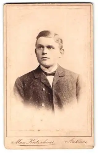 Fotografie Max Kretzschmer, Anklam, Porträt eines jungen Mannes