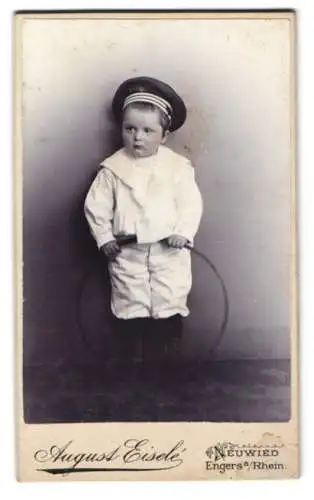 Fotografie August Eiselé, Engers am Rhein, Kleinkind mit Reifen