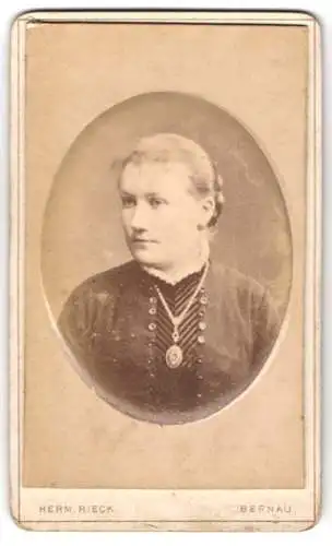 Fotografie Hermann Rieck, Bernau, Grün-Strasse 197, Portrait einer Dame